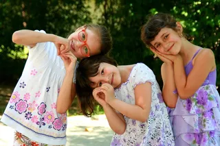 婚纱写真,合照,全家福,人物特写,婚礼,在公园玩的女孩