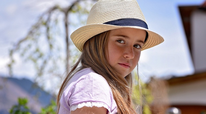 人的，孩子，女孩，脸，视图，长长的头发，帽子