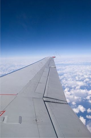 天空,雨伞,桥梁,居民楼,湖泊,飞机机翼