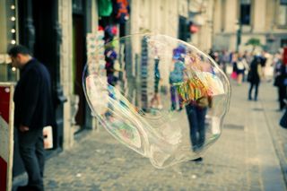 巷道,城市街道,三轮车,中英街,暴雨天气,城市人泡沫肥皂