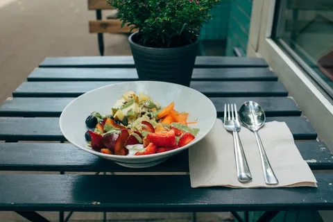 盆栽植物,抓饭,法国美食,韩式拌饭,餐桌,奎奴亚藜早餐水果沙拉