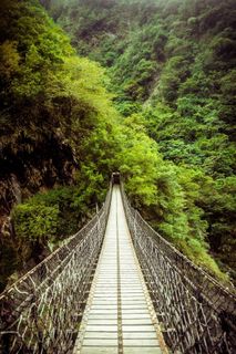 通往太鲁阁峡谷另一条小径的路