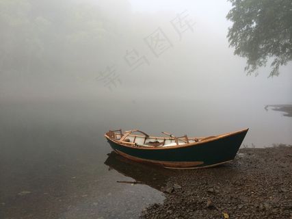 坎伯兰河，雾，船