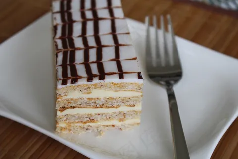 Esterhazy Schnitte，奶油切片，甜点
