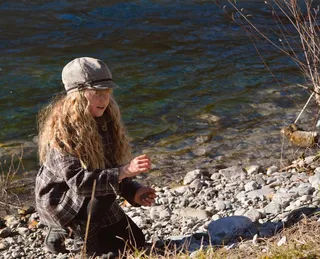 儿童，女孩，金发，长长的头发，巴赫，河流，自然