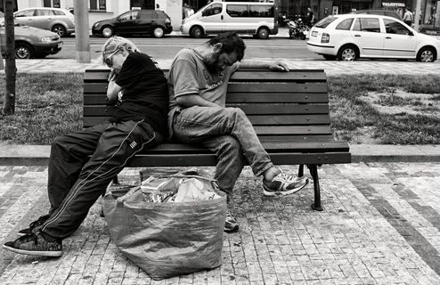 人物特写,三轮车,军人/警察,轿车,中英街,坐在板凳上的疲劳