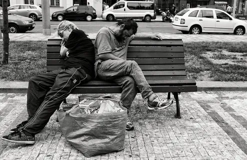 人物特写,三轮车,军人/警察,轿车,中英街,坐在板凳上的疲劳