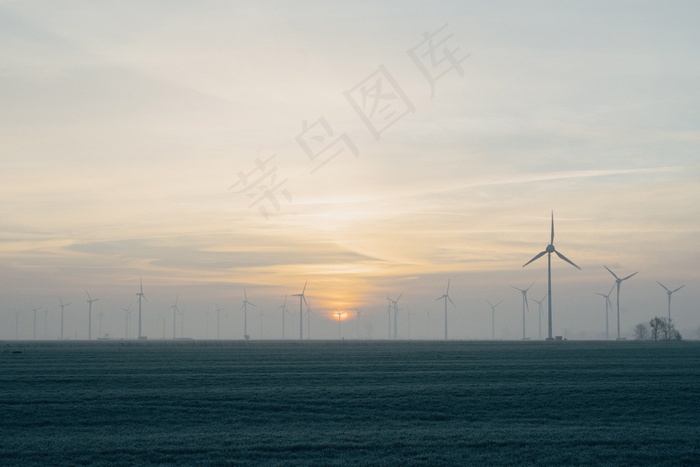 发电机,草原,天空,风车,桥梁,风力涡轮机在日落时的现场