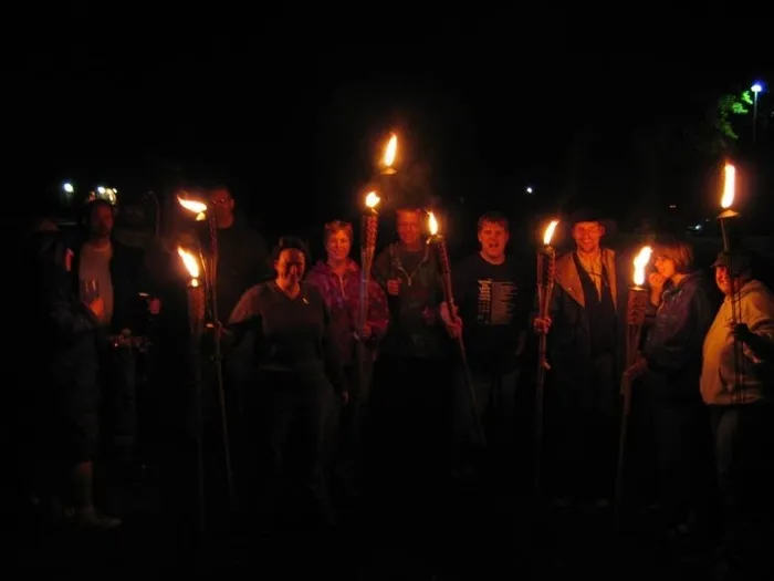 都市夜景,篝火,街灯,灯笼,灯,愤怒的暴民