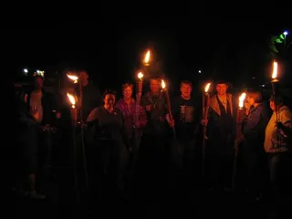 都市夜景,篝火,街灯,灯笼,灯,愤怒的暴民