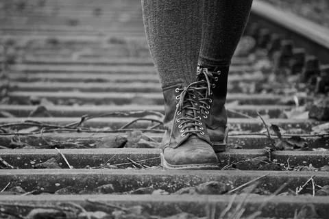 鞋子，靴子，铁轨，自然