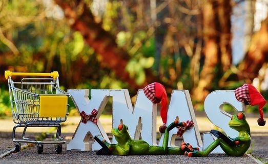 购物车，青蛙雕像和单个字XMAS
