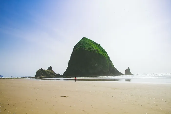 海滩，沙，岸，岩石，阳光，天空
