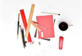 桌子，文具，办公室，凌乱，尺子，纸，笔