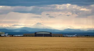 机场，景观，飞机，机库，山脉