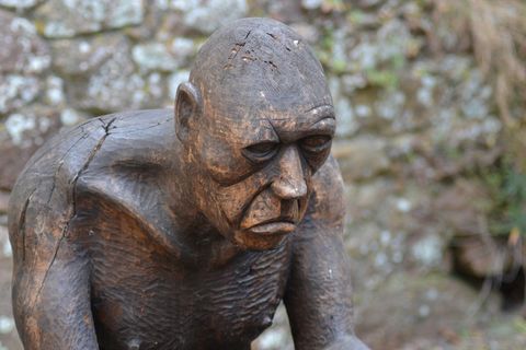 囚犯雕塑，奥格奥尔山城堡，*塔