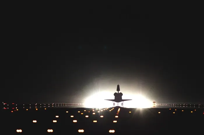 航天飞机，亚特兰蒂斯，着陆，夜，跑道，灯