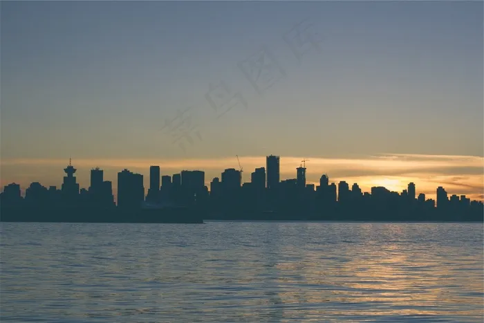 日落，黄昏，天际线，湖泊，水，建筑物，塔