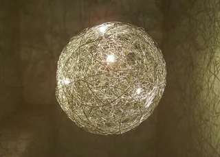 电线地球仪，枝形吊灯，照明灯体