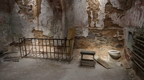 *,废墟,牢房,床,厕所,*,老 *,废墟,牢房,床,厕所,*,老