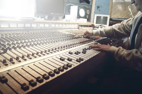 音板,混合器,乐器合成器,风琴手,钢琴琴胆,DJ操作混合面板 音板,混合器,乐器合成器,风琴手,钢琴琴胆,DJ操作混合面板