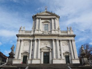 圣乌尔苏斯大教堂，大教堂，索洛图恩