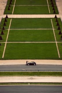 轿车,跑道,飞机,足球运动,金属栏杆,生活场景麻烦难度
