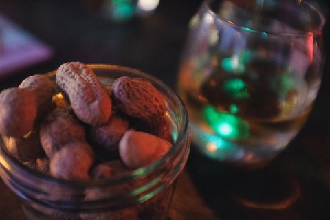 容器,卤花生,板栗,手链,工艺品,罐子里的花生