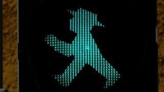 小绿人，交通信号灯，行人天桥