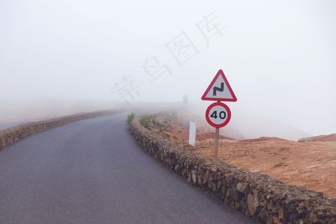 道路，雾气，标志，限速，路面