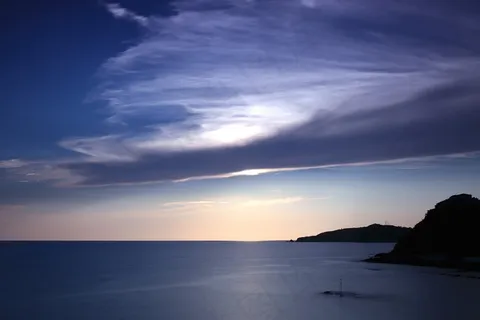 天空,海洋,屏幕截图,自然公园,风景,海湾与岩石下的云 天空,海洋,屏幕截图,自然公园,风景,海湾与岩石下的云