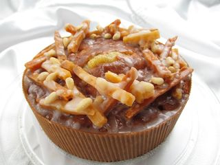 蛋糕,披萨,甜品,汉堡,热狗,黄油和水果蛋糕在玻璃主板