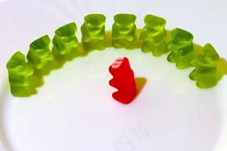 在半圆中，口香糖熊，果冻，听