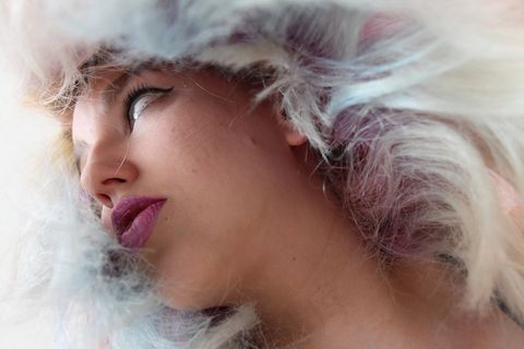 人物特写,头饰,头发,美女,手编帽,白发的年轻女子的时尚肖像