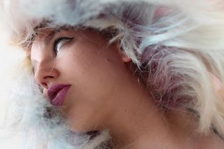 人物特写,头饰,头发,美女,手编帽,白发的年轻女子的时尚肖像