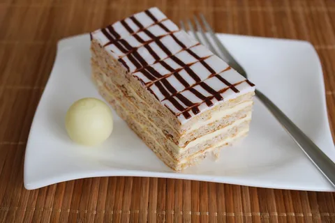 Esterhazy Schnitte，奶油切片，甜点