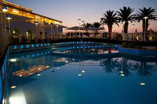 酒店，游泳池，游泳池，倒影，棕榈树