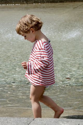 水，水盆，小孩，赤脚，戏水