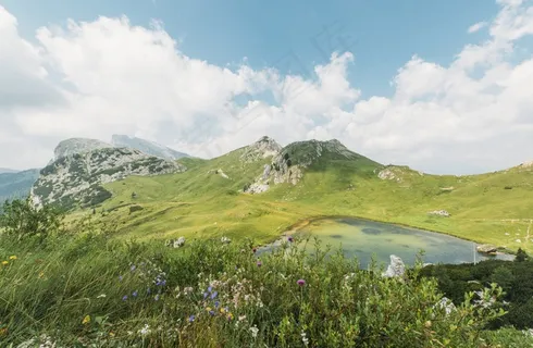 山峦,草原,树,天空,自然公园,景观与草地和山脉 山峦,草原,树,天空,自然公园,景观与草地和山脉