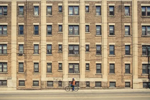 建筑，骑自行车的人，自行车，人，Windows，城市