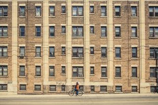 建筑，骑自行车的人，自行车，人，Windows，城市