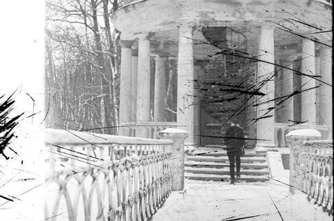 钢笔画,建筑,栅栏,历史遗迹,支承杆柱,女孩在被遗弃的公园