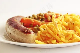 多味腊肠，蔬菜，面条，土豆泥，烧烤香肠