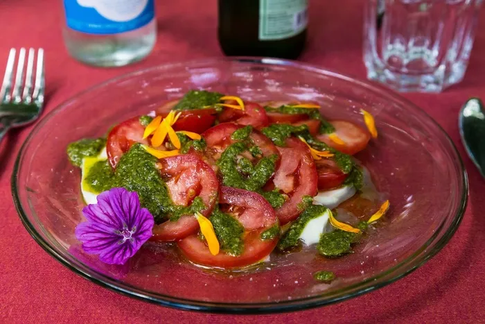 Insalata Caprese，西红柿，芝士，香蒜酱，生物