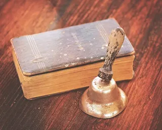 书，老书，古董，祈祷书，钟，木