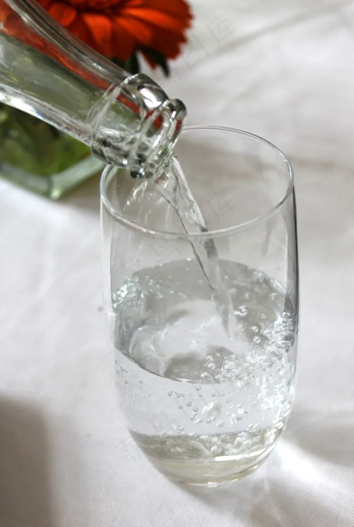 玻璃，水，饮料，气泡，桌子