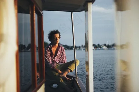 天台花园,窗,门,地铁车厢,大提琴手,船男子人海