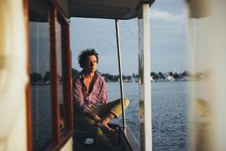 天台花园,窗,门,地铁车厢,大提琴手,船男子人海