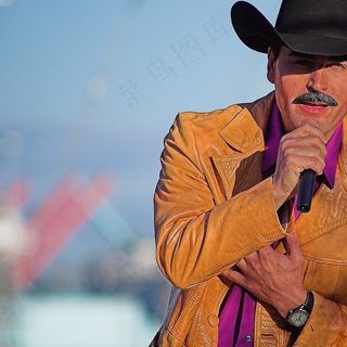 人物特写,*,头巾,西服,卡通动漫人物,城市牛仔