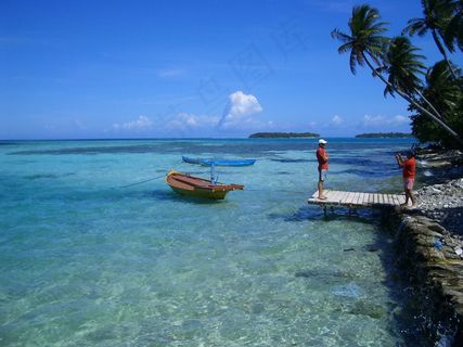 天堂，船，蔚蓝的大海，云，晴朗的天空